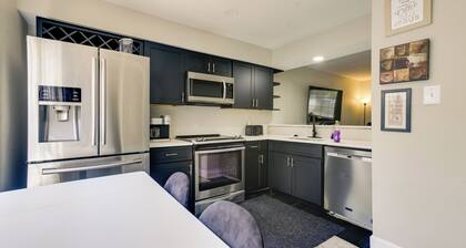 4 Mi to Iah: Suburban Houston Townhome