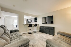 Apartment (2 Bedrooms) | Front of property