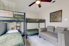 Apartment (2 Bedrooms) | Interior - 4 Mi to Iah: Suburban Houston Townhome (Humble)