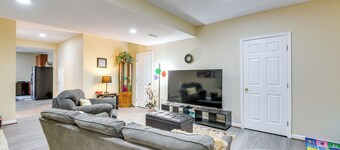 Pets Welcome! Cozy Family Apartment in Sterling