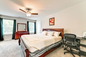 Apartment (3 Bedrooms) | Interior - Modern Townhome w/ Yard: 5 Mi to Dtwn Charlotte (Charlotte)