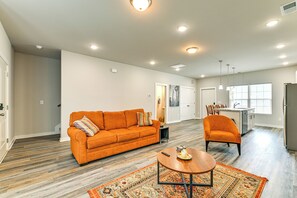 Apartment (3 Bedrooms) | Interior - Modern Townhome w/ Yard: 5 Mi to Dtwn Charlotte (Charlotte)