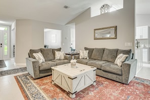 House (4 Bedrooms) | Interior - 1 Mi to Zoo: 'rustic Bungalow' in Gulf Breeze! (Gulf Breeze)