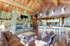 House (4 Bedrooms) | Interior