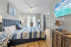Condo com design assinado, 1 cama King e sofá-cama, vista para a lagoa | Individualmente decorados, individualmente mobiliados