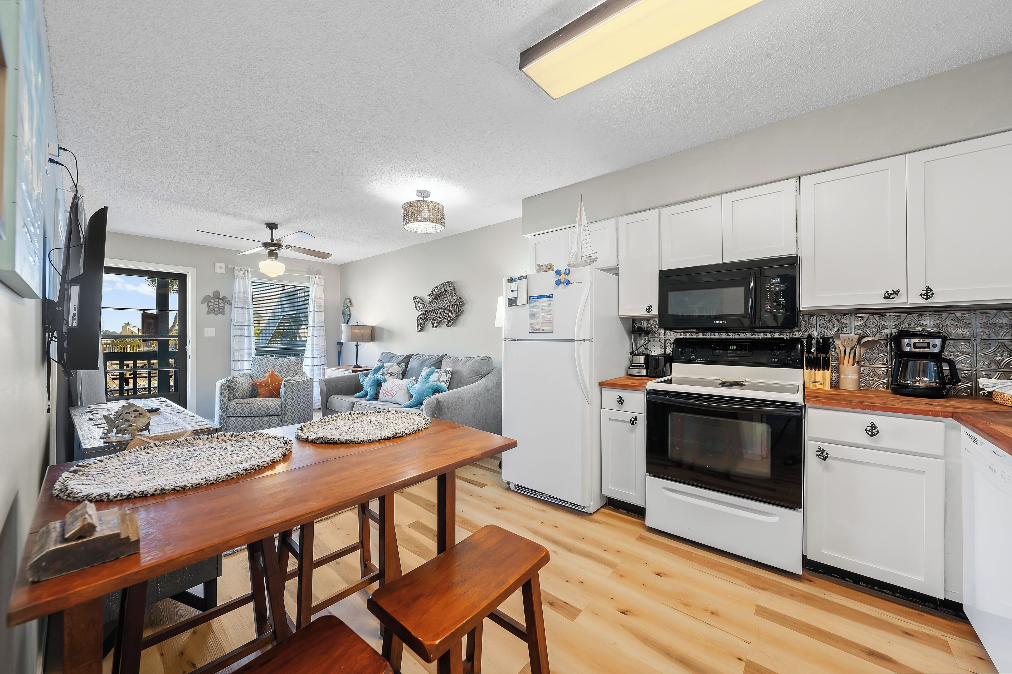 Leilighet – signature, 1 kingsize-seng med sovesofa, utsikt mot lagune | Spiseområde på rommet