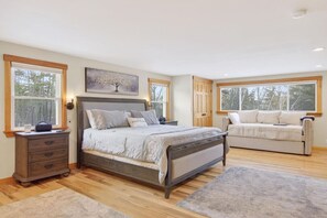 Desk, iron/ironing board, free WiFi, bed sheets - Updated 4BR, Game Room/Bar, Private, Near Gunstock (Gilford)