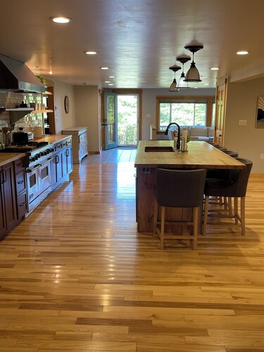 Spacious 4-bedroom 2.5 bathrooms house lovely Gilford NH Boating, Skiing,Hiking