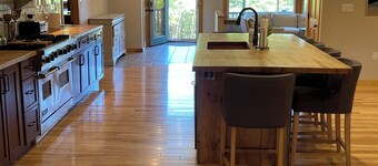 Spacious 4-bedroom 2.5 bathrooms house lovely Gilford NH Boating, Skiing,Hiking