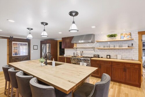 Updated 4BR, Game Room/Bar, Private, Near Gunstock