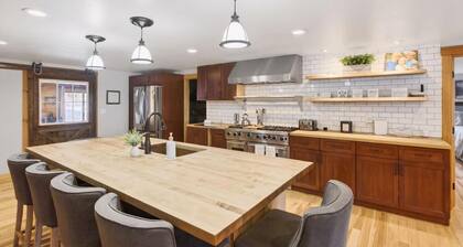 Updated 4BR, Game Room/Bar, Private, Near Gunstock