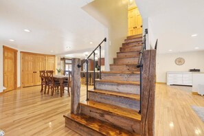 Dining - Updated 4BR, Game Room/Bar, Private, Near Gunstock (Gilford)