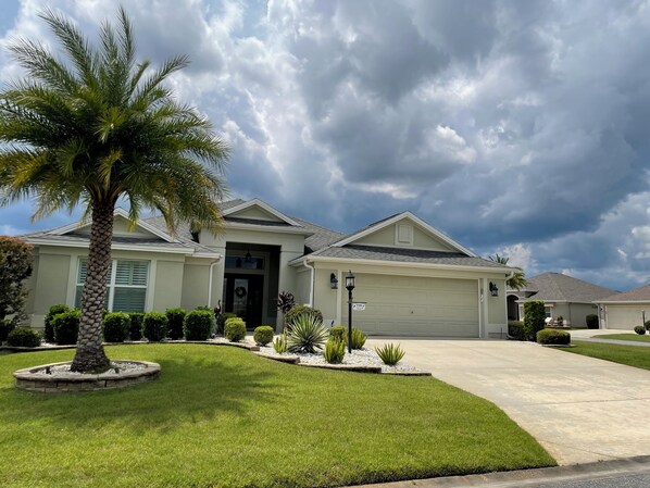 Exterior - Luxury meets leisure in the heart of The Villages. (The Villages)