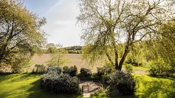 08 Wildwechsel | Blick auf den Garten