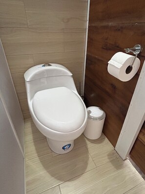 مناشف، صابون، ورق حمّام