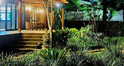 A Hidden Gem! 3-Bedroom Getaway House in Edenburg