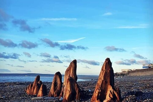 Spacious Modern Apartment with Sea Views in Prime Beachside Location