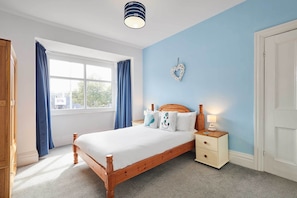 4 habitaciones, tabla de planchar con plancha, cuna de viaje y wifi
