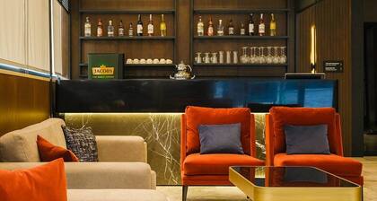 Modern, spacious suites. Close to the airport and central areas.