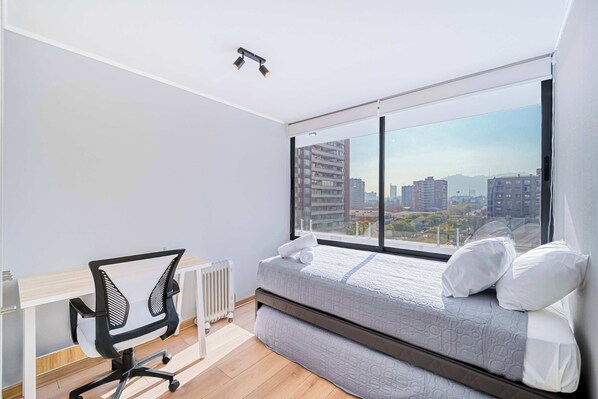 2 bedrooms, iron/ironing board, WiFi