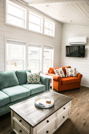 TV - Salt and Pepper at In The Pines Pr6264 (Dover)