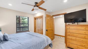 2 bedrooms, desk, internet, bed sheets