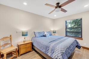 2 bedrooms, desk, internet, bed sheets