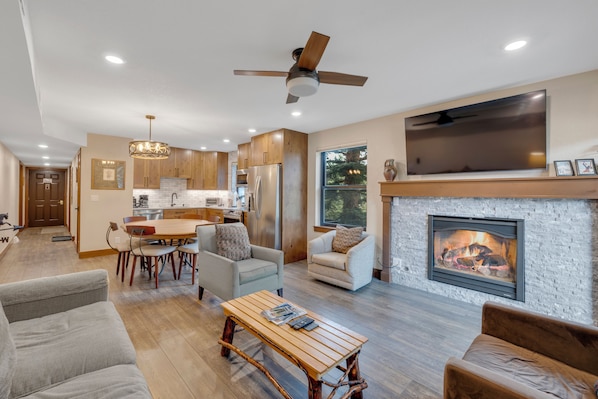 TV, fireplace