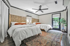 4 bedrooms, desk, iron/ironing board, travel cot