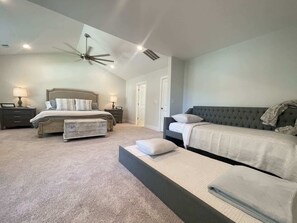 4 bedrooms, iron/ironing board, WiFi, bed sheets
