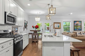 Fridge, microwave, oven, stovetop - The Crab House: Built 2022. Huge property. Arcade. (Charleston)