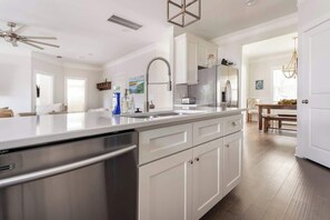 Fridge, microwave, oven, stovetop - The Crab House: Built 2022. Huge property. Arcade. (Charleston)