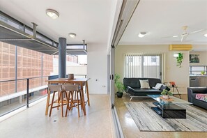 Apartment | 2 bedrooms - Zen City-venture Balcony Dining - Cozy - CBD (Darwin)