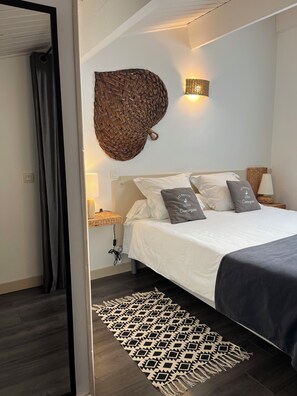 1 bedroom, iron/ironing board, WiFi, bed sheets - Duplex with pool 2.5km from the ramparts of Aigues-Mortes and 10 min from the beaches (Aigues-Mortes)