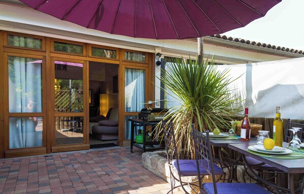 تناول الطعام بالخارج