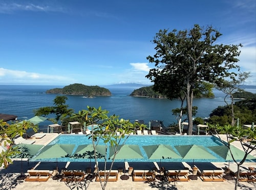 Ultra Lux Residence Premium Golf Cart & Resort Pool at Peninsula de Papagayo