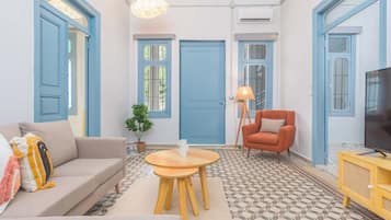 Apartment, 3 Bedrooms, Kitchen, City View | Living room | 50-inch Smart TV with cable channels, streaming services