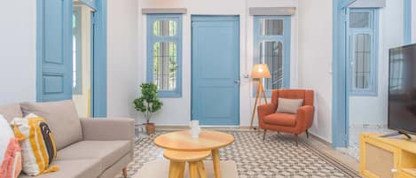 Appartement, 3 chambres, cuisine, vue sur la ville | Salle de séjour | Téléviseur connecté de 50 po avec télévision par cùble
