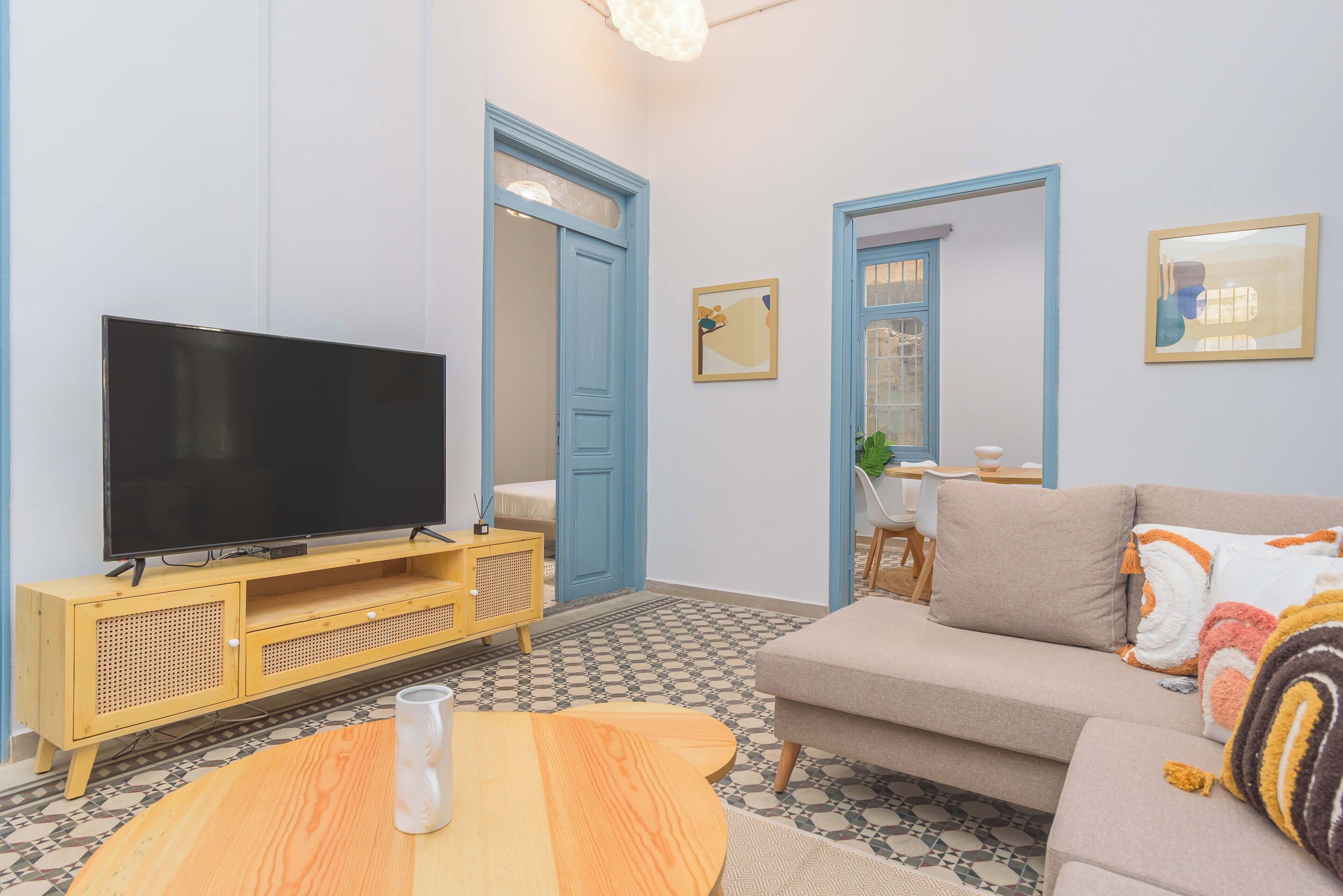 Apartment, 3 Bedrooms, Kitchen, City View | Ruang tamu | 50 inci sebuah televisyen pintar dengan kabel, perkhidmatan penstriman 