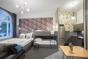 1 bedroom, iron/ironing board, internet