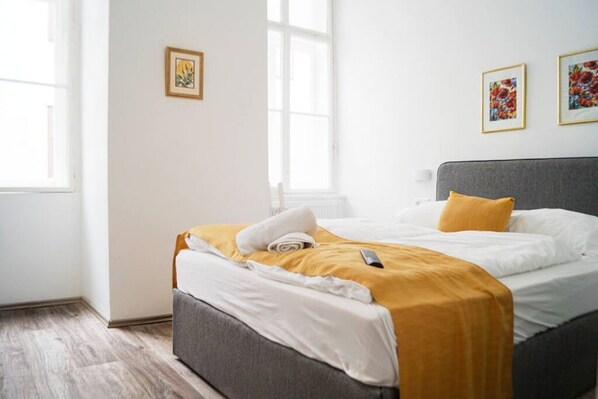 9 bedrooms, WiFi, bed sheets