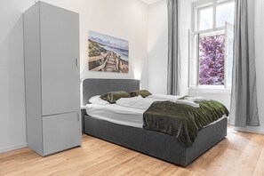 9 bedrooms, WiFi, bed sheets