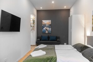 9 bedrooms, iron/ironing board, WiFi, bed sheets
