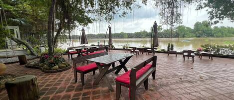 Room, 1 Bedroom, Accessible, Smoking | Outdoor dining