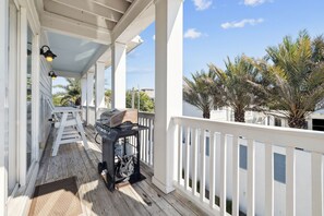 Outdoor dining - Luxury Family Home | Fenced Yard w/Private Pool & Firepit | 2-Minutes to Beach (Seacrest West)