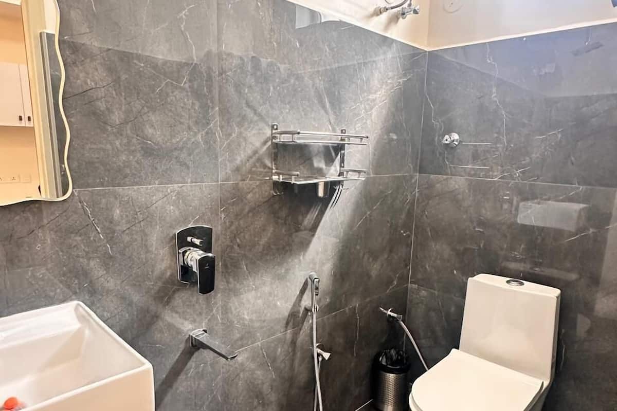 Shower, towels, soap, shampoo