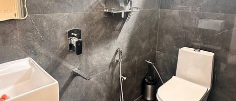 Dutxa, tovalloles, sabó i xampú