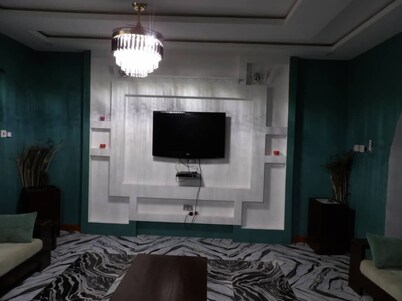 Delightful 4-bedroom house with AC in Cape Coast 5 Minutes Drive from CCTU