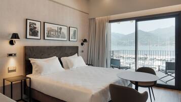 Superior-værelse til 3 personer - søudsigt | Pengeskab på værelset, mørklægningsgardiner, lydisolering