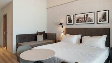 Quarto triplo superior, vista para o lago | Cofres nos quartos, cortinas blackout, quartos à prova de som